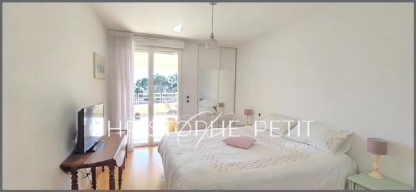 Magnifique 4 pièces de 100m² avec terrasse de 42m² sud et vue mer, garage et cave