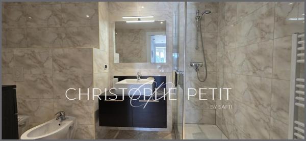 Magnifique 4 pièces de 100m² avec terrasse de 42m² sud et vue mer, garage et cave