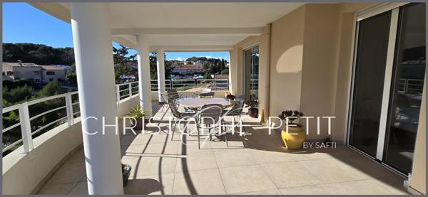 Magnifique 4 pièces de 100m² avec terrasse de 42m² sud et vue mer, garage et cave