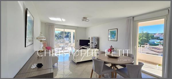 Magnifique 4 pièces de 100m² avec terrasse de 42m² sud et vue mer, garage et cave