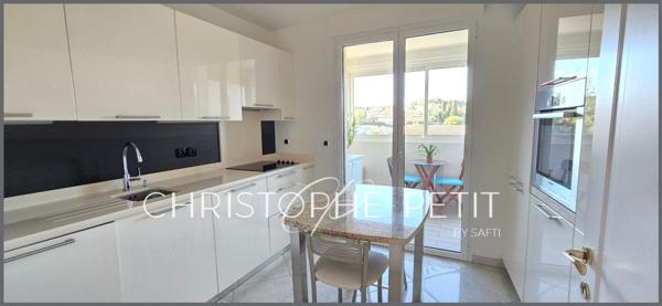 Magnifique 4 pièces de 100m² avec terrasse de 42m² sud et vue mer, garage et cave