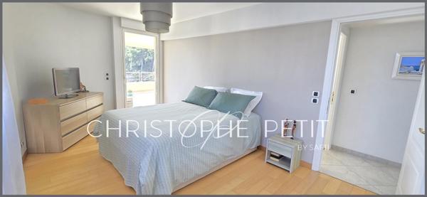 Magnifique 4 pièces de 100m² avec terrasse de 42m² sud et vue mer, garage et cave