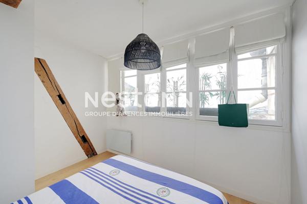 SAINT-GERMAIN-DES-PRÉS - L'EXCEPTIONNEL ! Splendide 2 Pièces Dernier Étage - Séjour Cathédrale, Poutres & Cheminée