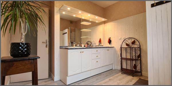 Maison à BRESSUIRE, 79300 - 5 pièces 95m²