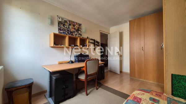 Nestenn Igny Maison 110 m2, secteur place de la Ferme, 4 chambres, jardin, A deux pas des commerces, de l'école Jules Ferry et du collège Emile Zola. Proche ligne V et RER B gare Massy TGV. Proche Saclay et Vélizy