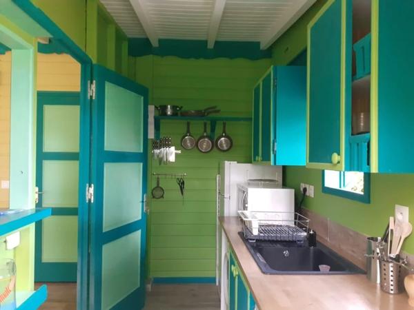 Pure villa Créole plage à pied + 2 bungalow F1 et F3 avec garage et piscine sur 1965 m² de terrain arboré