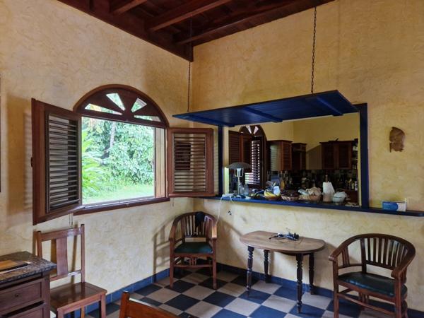 Pure villa Créole plage à pied + 2 bungalow F1 et F3 avec garage et piscine sur 1965 m² de terrain arboré