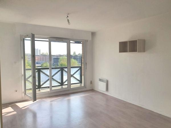 Lille Bois-Blancs T1bis avec balcon et parking