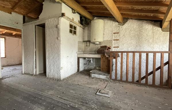 Immeuble à rénover avec potentiel pour deux duplex   Romans-sur-Isère