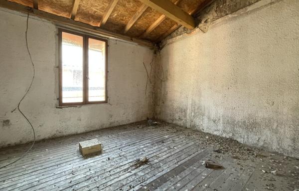 Immeuble à rénover avec potentiel pour deux duplex   Romans-sur-Isère
