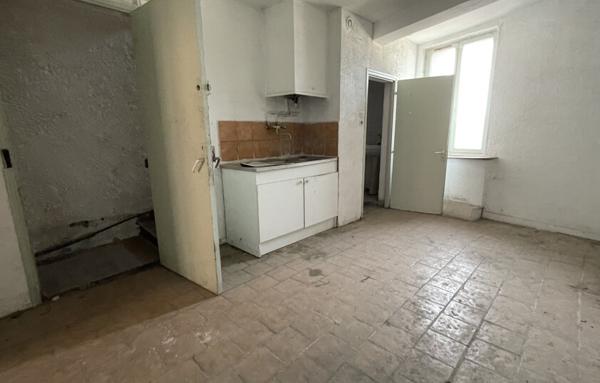 Immeuble à rénover avec potentiel pour deux duplex   Romans-sur-Isère