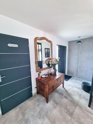 MAISON COMTEMPORAINE A MONNAIE 5 PIECES 123 m2 AVEC GARAGE ET JARDIN CLOS