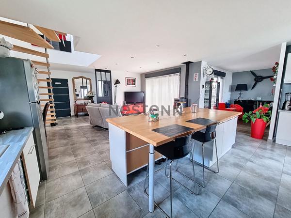 MAISON COMTEMPORAINE A MONNAIE 5 PIECES 123 m2 AVEC GARAGE ET JARDIN CLOS