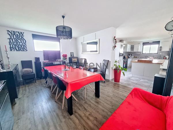 MAISON COMTEMPORAINE A MONNAIE 5 PIECES 123 m2 AVEC GARAGE ET JARDIN CLOS