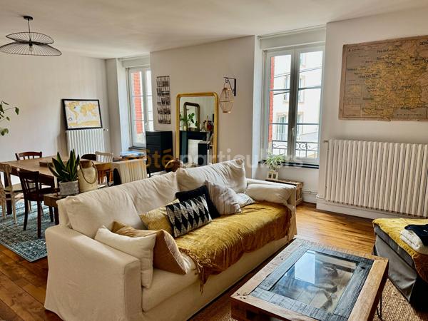 Vente
                Appartement94 m² - 4 Pièces -
                    FOUGERES (35300)