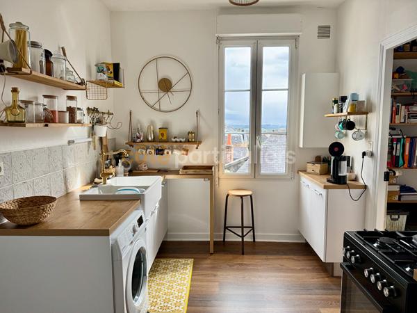 Vente
                Appartement94 m² - 4 Pièces -
                    FOUGERES (35300)