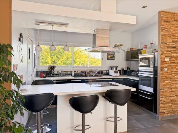 Mercuer (07200) Belle Villa Contemporaine avec Piscine…