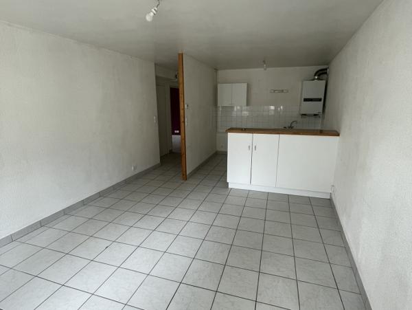 Location Appartement 2 pièces Yssingeaux (43200) - Centre-ville
