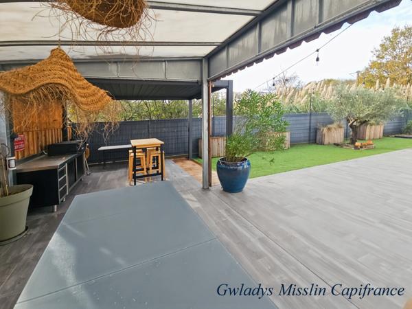 Magnifique propriété à EYSINES de 441 m² avec maison contemporaine de 9 pièces et un immense loft/local d'activité