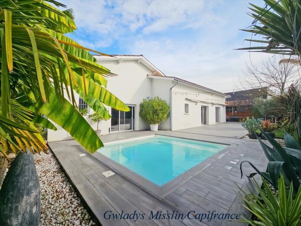 Magnifique propriété à EYSINES de 441 m² avec maison contemporaine de 9 pièces et un immense loft/local d'activité