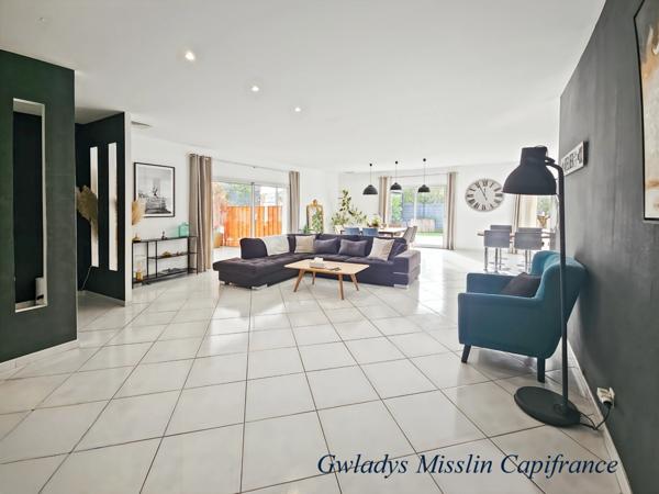 Magnifique propriété à EYSINES de 441 m² avec maison contemporaine de 9 pièces et un immense loft/local d'activité