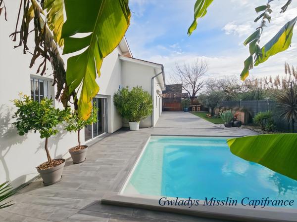 Magnifique propriété à EYSINES de 441 m² avec maison contemporaine de 9 pièces et un immense loft/local d'activité