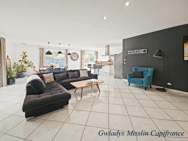 Magnifique propriété à EYSINES de 441 m² avec maison contemporaine de 9 pièces et un immense loft/local d'activité