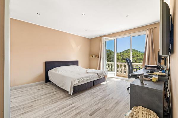 EXCLUSIVITE CONTES LA VERNEA - VILLA DE 132 M² 5 PIECES - TERRAIN 500 M² - GARAGE - PARKING