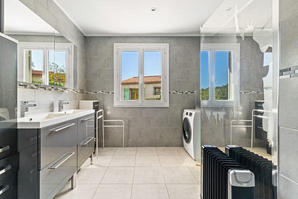 EXCLUSIVITE CONTES LA VERNEA - VILLA DE 132 M² 5 PIECES - TERRAIN 500 M² - GARAGE - PARKING