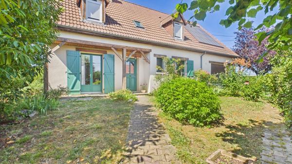 Maison familiale avec piscine au Poinçonnet