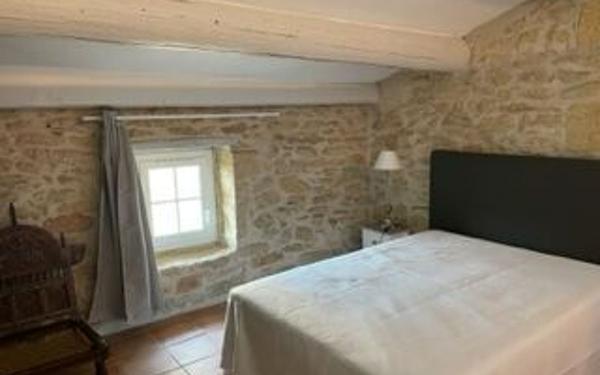 Maison à louer    2 pièces •  Remoulins