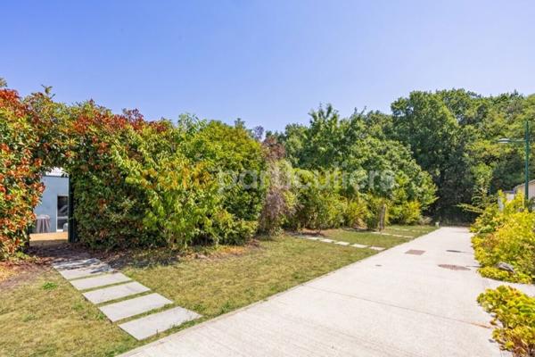 Vente
                Maison112 m² - 6 Pièces -
                    LA CHAPELLE SUR ERDRE (44240)