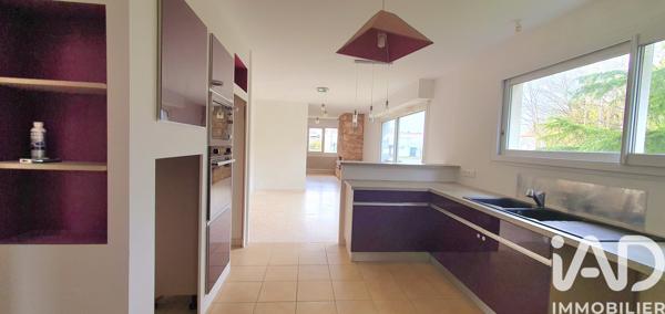 Maison à vendre 8 pièces 215 m² Saint-Pierre-du-Mont