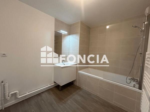 Location Appartement 3 pièces 67.37 m² - 19 RUE DES ARTISANS Vitre 35500