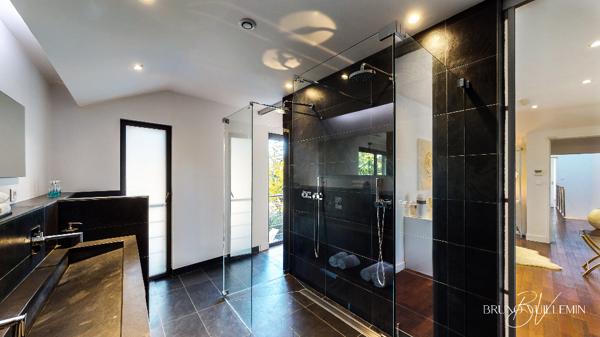 MAISON BOURGEOISE FIN XIXème ENTIEREMENT RENOVEE A 2 PAS DE LA CITE DE CARCASSONNE