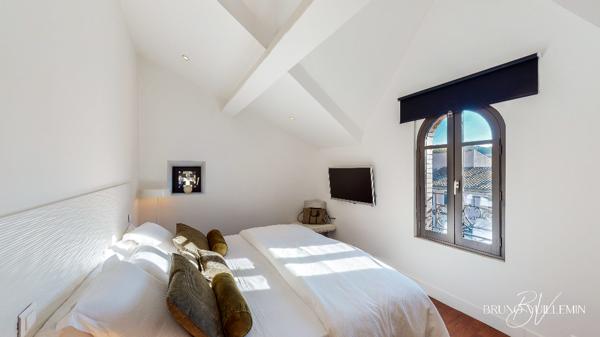 MAISON BOURGEOISE FIN XIXème ENTIEREMENT RENOVEE A 2 PAS DE LA CITE DE CARCASSONNE