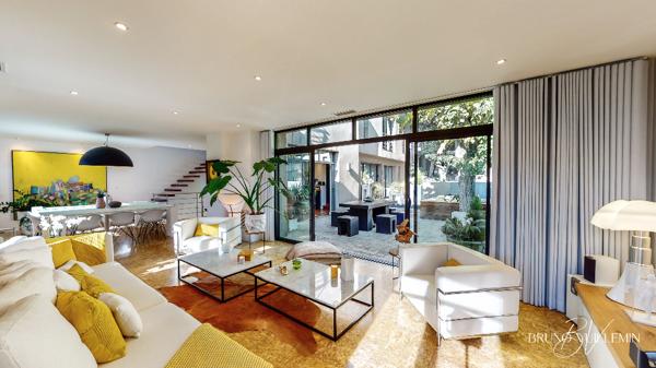 MAISON BOURGEOISE FIN XIXème ENTIEREMENT RENOVEE A 2 PAS DE LA CITE DE CARCASSONNE