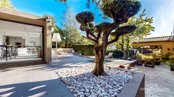 MAISON BOURGEOISE FIN XIXème ENTIEREMENT RENOVEE A 2 PAS DE LA CITE DE CARCASSONNE