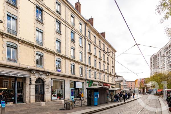 Appartement T2 à vendre  2 pièces - 77,58 m2 GRENOBLE - 38