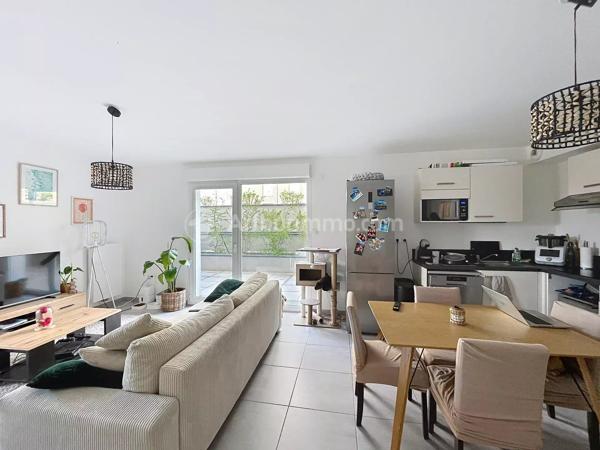 Location                                                      Appartement
                        
                     3 pièces                      63 m2                     à Clermont-Ferrand