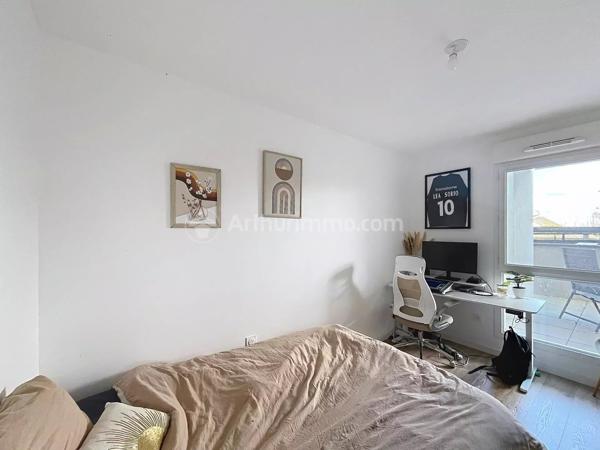 Location                                                      Appartement
                        
                     3 pièces                      63 m2                     à Clermont-Ferrand