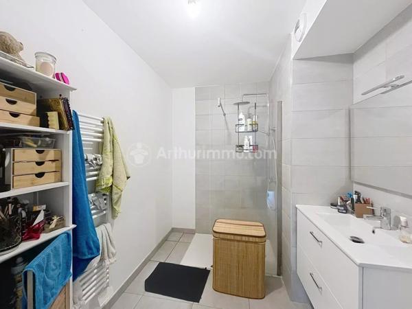 Location                                                      Appartement
                        
                     3 pièces                      63 m2                     à Clermont-Ferrand