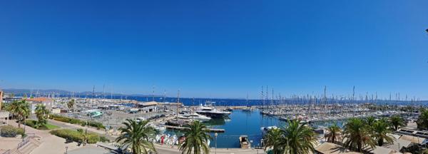 Appartement traversant avec vue mer panoramique  Port de Hyères