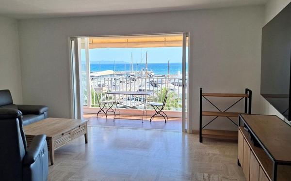Appartement traversant avec vue mer panoramique  Port de Hyères