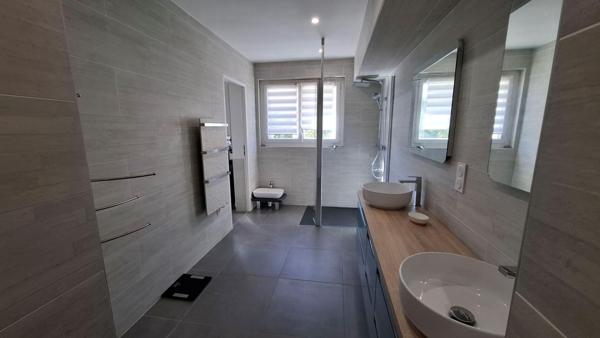 Appartement traversant avec vue mer panoramique  Port de Hyères