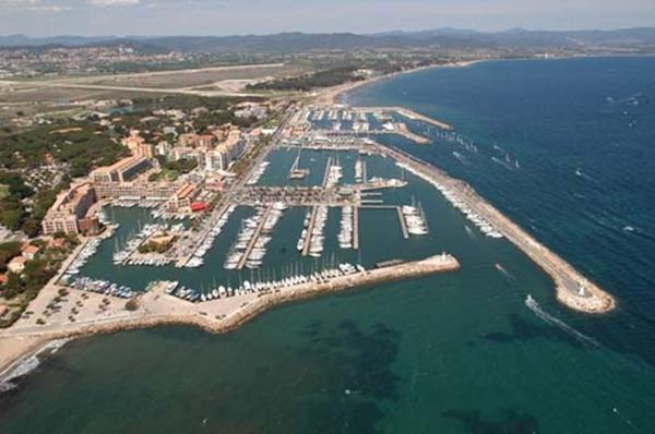 Appartement traversant avec vue mer panoramique  Port de Hyères