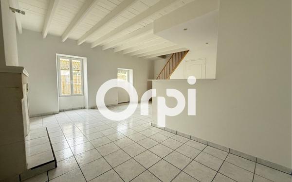 Maison à louer    3 pièces •  Saint-Saturnin-du-Bois