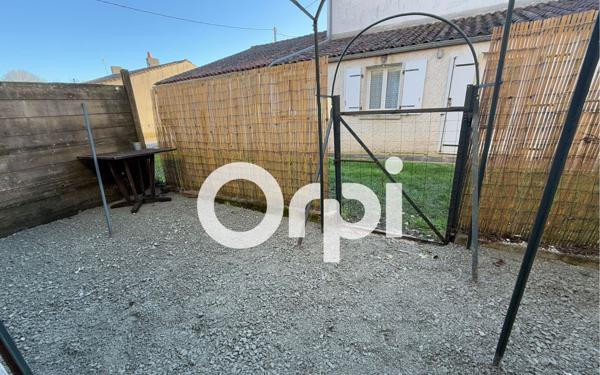 Maison à louer    3 pièces •  Saint-Saturnin-du-Bois