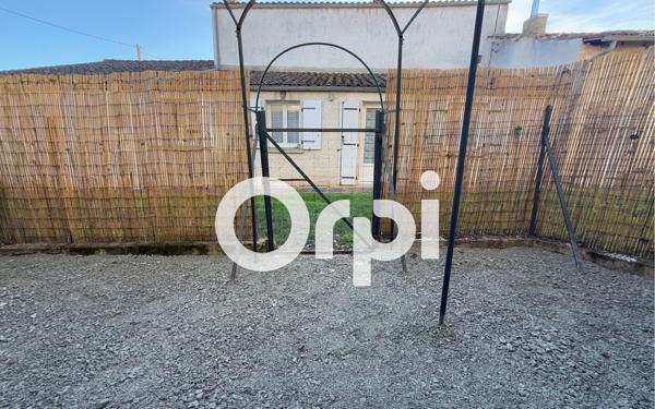 Maison à louer    3 pièces •  Saint-Saturnin-du-Bois