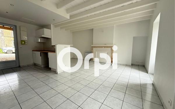 Maison à louer    3 pièces •  Saint-Saturnin-du-Bois